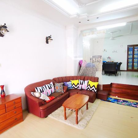 Lpm Room Tanjung Bungah  Extérieur photo